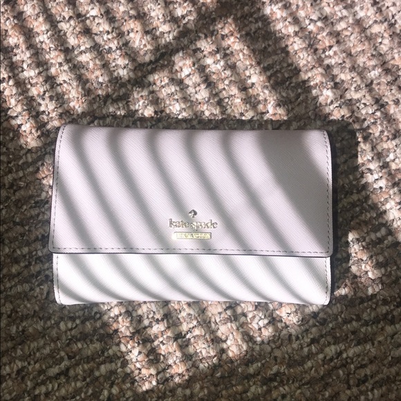 Authentic Kate Spade wallet🌺 - Picture 5 of 6